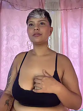 Snapshot of A_CURVY_HOT chatting on 05-11-26, 02:45 A CURVY HOT online show from 05-11-26, 02:45