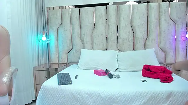 chica nocturna25 online show from 05-26-26, 03:04