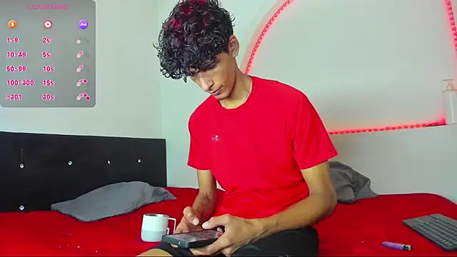 Snapshot of liammendoza98 chatting on 04-30-26, 11:17 liammendoza98 online show from 04-30-26, 11:17