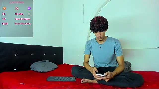 Snapshot of liammendoza98 chatting on 05-19-26, 01:51 liammendoza98 online show from 05-19-26, 01:51