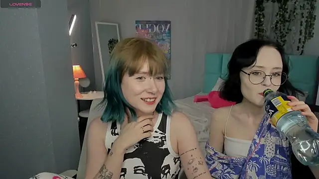 Snapshot of Lilac-Muse chatting on 05-13-26, 11:17 Lilac-Muse online show from 05-13-26, 11:17