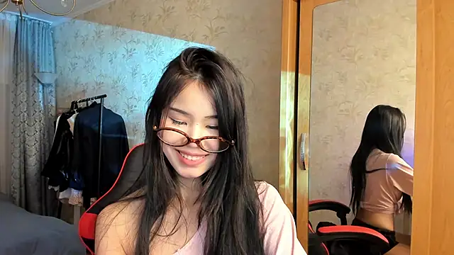 Akiba cute online show from 05-12-26, 03:51