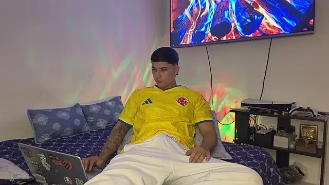 Snapshot of SexxxySquirterStev777 chatting on 07-07-26, 01:03 SexxxySquirterStev777 online show from 07-07-26, 01:03
