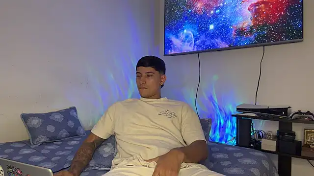 SexxxySquirterStev777 online show from 05-27-26, 01:18