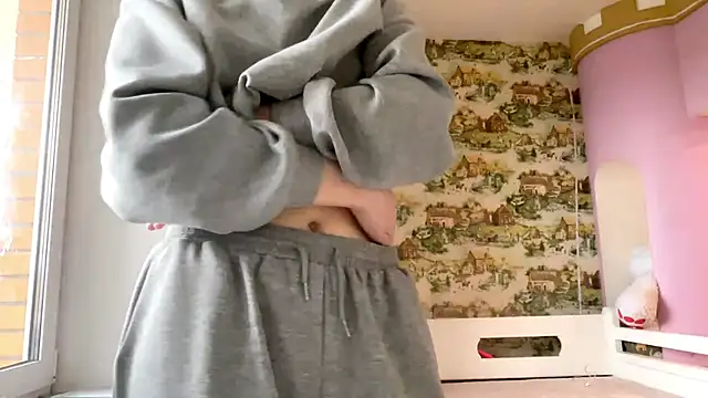 LongChillGerl online show from 05-16-26, 09:52