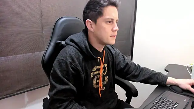 KendricTorres online show from 06-29-26, 01:33
