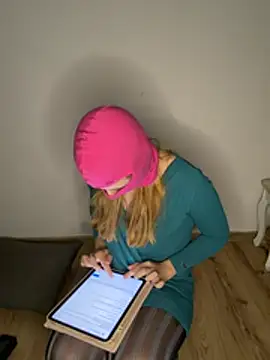 Snapshot of SweetyLucy555 chatting on 06-07-26, 10:26 SweetyLucy555 online show from 06-07-26, 10:26