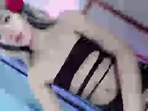 Snapshot of Rose_victoria18 chatting on 06-13-26, 10:46 Rose victoria18 online show from 06-13-26, 10:46