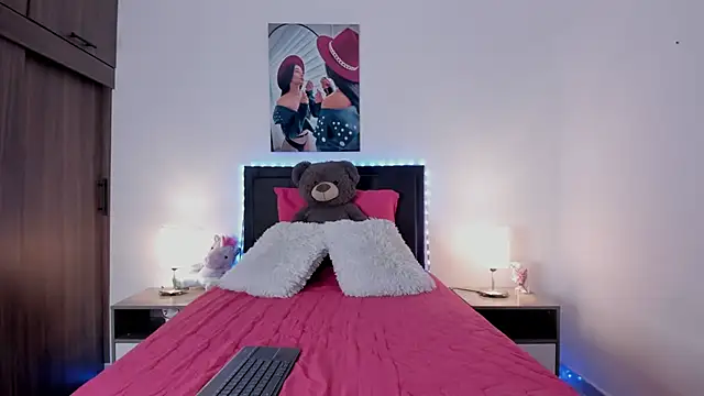 Snapshot of alana_greey_ chatting on 07-23-26, 01:52 alana greey online show from 07-23-26, 01:52