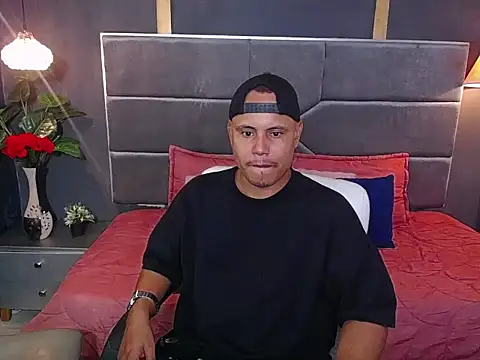 noah oliver1 online show from 06-12-26, 01:14