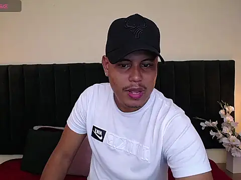 noah oliver1 online show from 05-07-26, 07:17