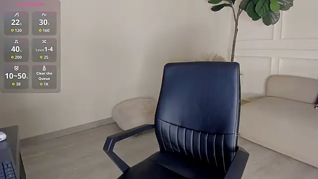 Snapshot of MayaLee_ chatting on 06-18-26, 02:10 MayaLee online show from 06-18-26, 02:10