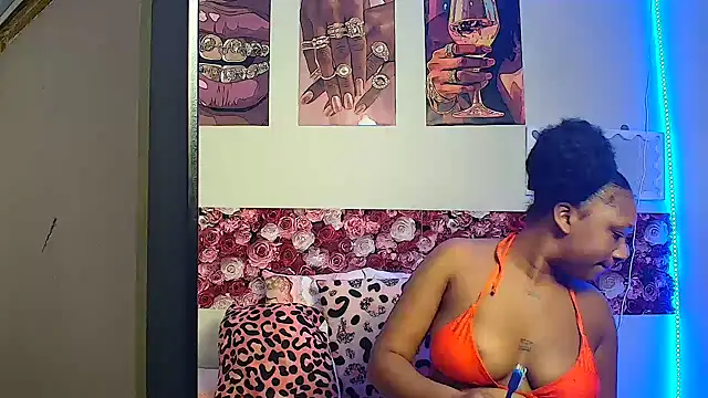EnchantingLisa online show from 05-25-26, 04:23