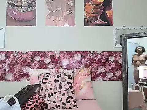 EnchantingLisa online show from 05-10-26, 04:05