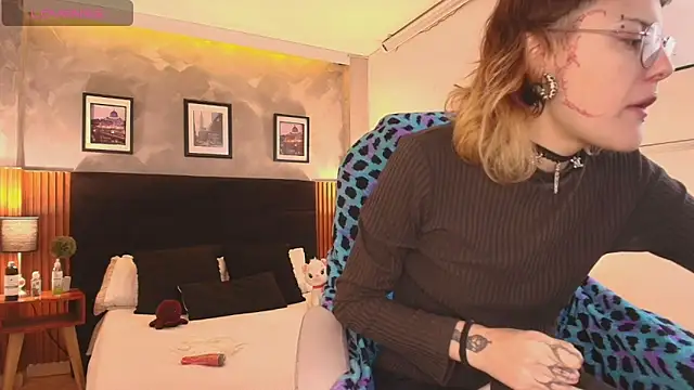 Rossiee huntt online show from 05-19-26, 01:40