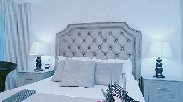 Snapshot of VioletSweetts chatting on 07-01-26, 03:18 VioletSweetts online show from 07-01-26, 03:18