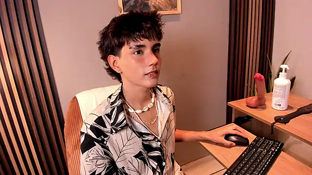Snapshot of christopher_robin4 chatting on 07-18-26, 07:11 christopher robin4 online show from 07-18-26, 07:11