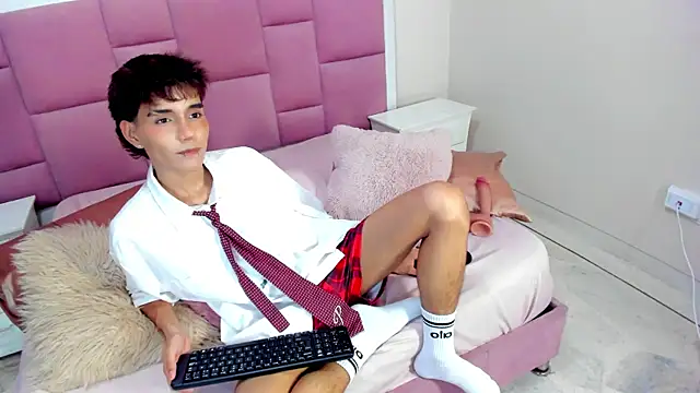 Snapshot of christopher_robin4 chatting on 07-12-26, 07:37 christopher robin4 online show from 07-12-26, 07:37