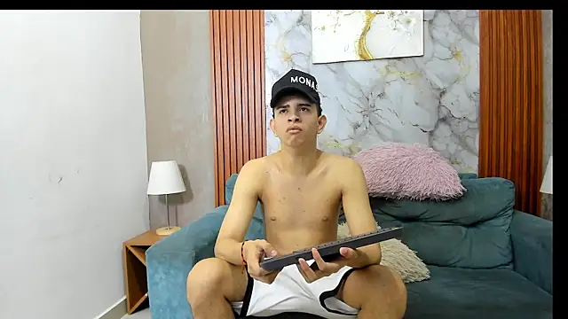 LOVE GUYS1 online show from 07-13-26, 01:21