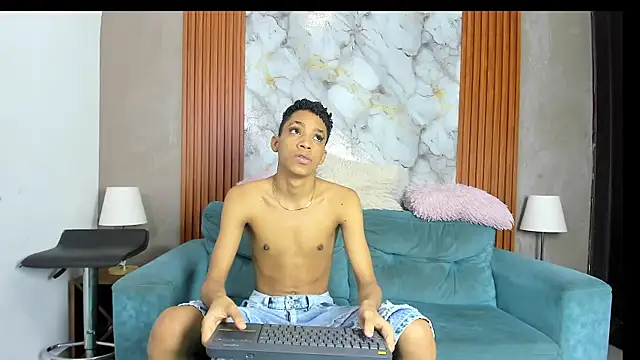 LOVE GUYS1 online show from 06-24-26, 01:32