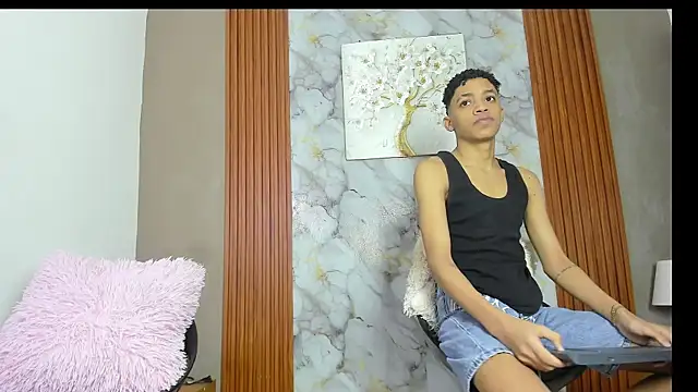 LOVE GUYS1 online show from 06-01-26, 01:22