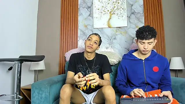 LOVE GUYS1 online show from 05-06-26, 01:37