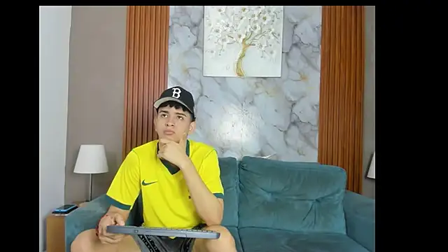 LOVE GUYS1 online show from 05-29-26, 01:39