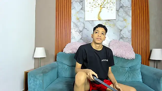 LOVE GUYS1 online show from 05-20-26, 01:19