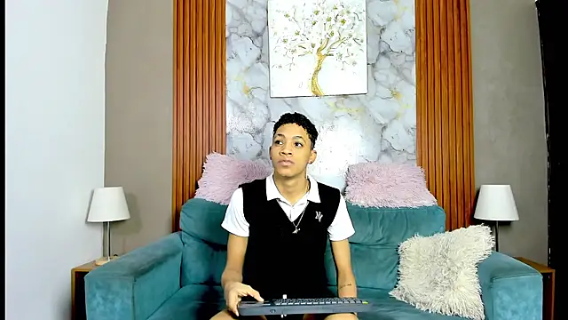 LOVE GUYS1 online show from 05-22-26, 01:20