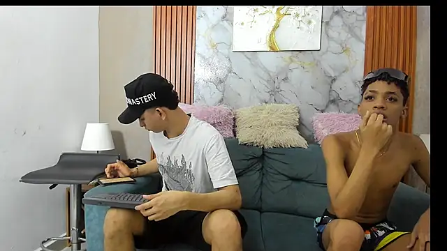 LOVE GUYS1 online show from 06-19-26, 01:17