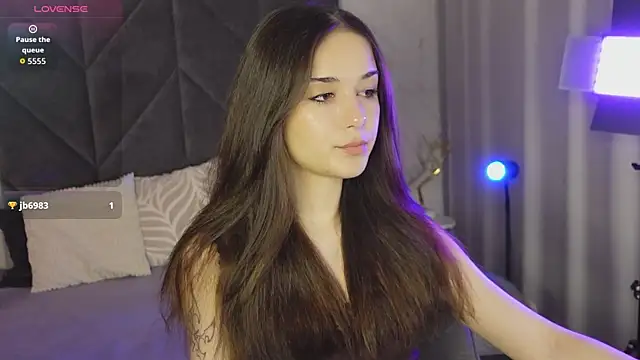 SkinnyEllie online show from 05-09-26, 07:50