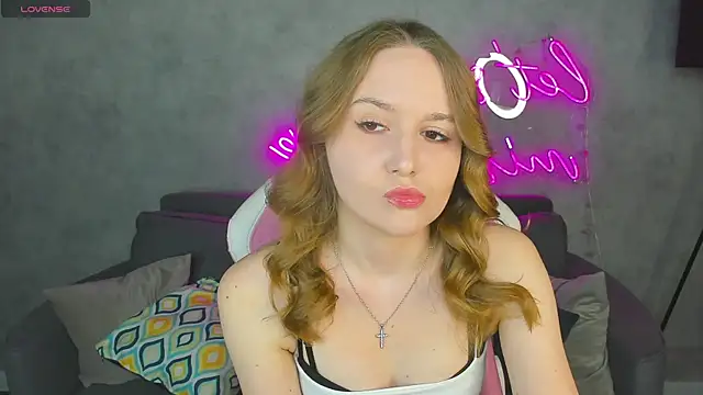 Emmaa Kimm online show from 06-21-26, 01:00
