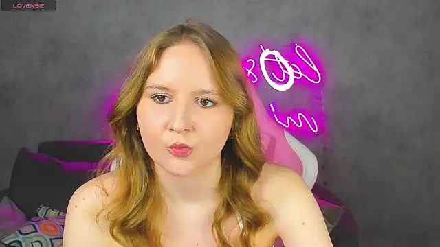 Emmaa Kimm online show from 06-15-26, 01:06