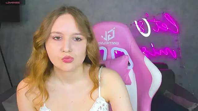 Emmaa Kimm online show from 06-18-26, 12:42