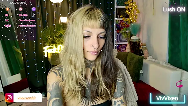 Snapshot of VivVixen chatting on 06-25-26, 06:02 VivVixen online show from 06-25-26, 06:02