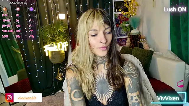 Snapshot of VivVixen chatting on 06-22-26, 04:59 VivVixen online show from 06-22-26, 04:59