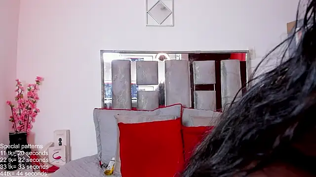 EmilyRooa1 online show from 05-20-26, 07:33