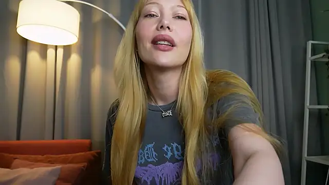  Mila Luna  online show from 05-21-26, 09:12