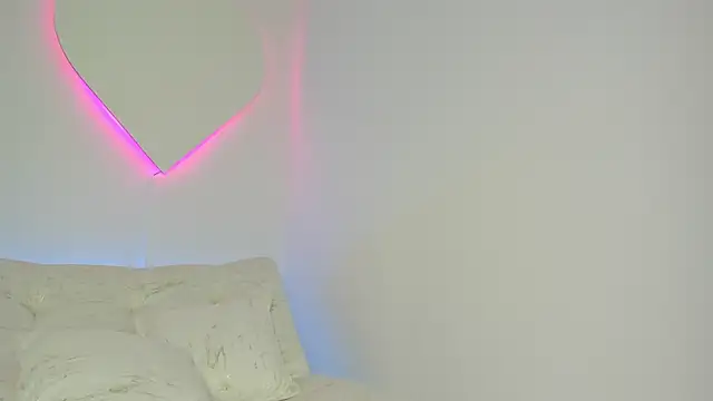 Snapshot of LiaCampbell_ chatting on 05-08-26, 10:35 LiaCampbell online show from 05-08-26, 10:35