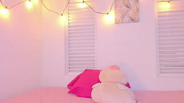 VictoriaaLopez online show from 07-16-26, 07:00