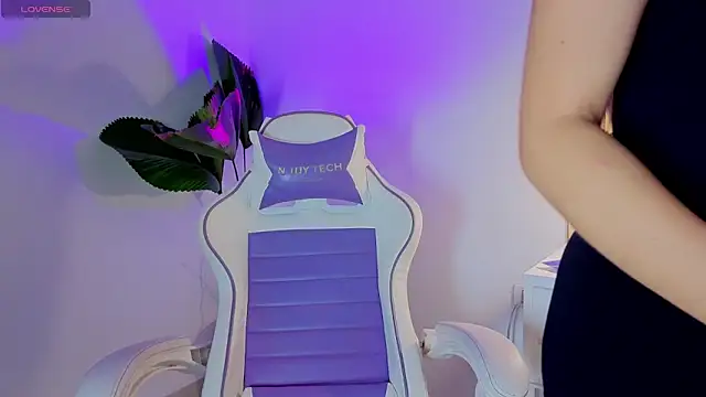 Megann Rousee online show from 04-28-26, 03:49