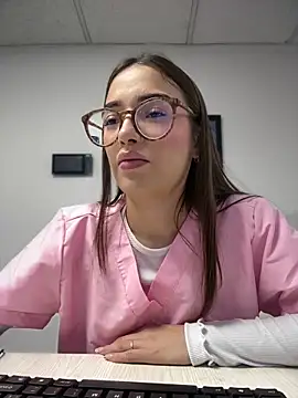 Snapshot of Sweet_Milaa1 chatting on 06-18-26, 06:24 Sweet Milaa1 online show from 06-18-26, 06:24