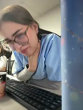 Snapshot of Sweet_Milaa1 chatting on 05-30-26, 08:36 Sweet Milaa1 online show from 05-30-26, 08:36