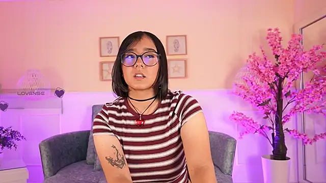VioletJoness  online show from 06-02-26, 11:43