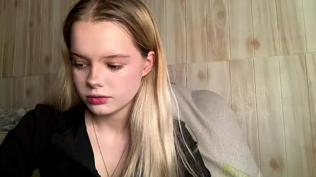 Snapshot of Malinwitch chatting on 06-08-26, 03:12 Malinwitch online show from 06-08-26, 03:12