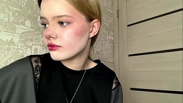Snapshot of Malinwitch chatting on 05-15-26, 04:49 Malinwitch online show from 05-15-26, 04:49