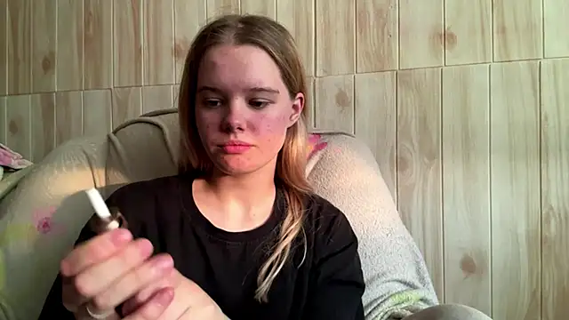 Snapshot of Malinwitch chatting on 06-15-26, 03:44 Malinwitch online show from 06-15-26, 03:44