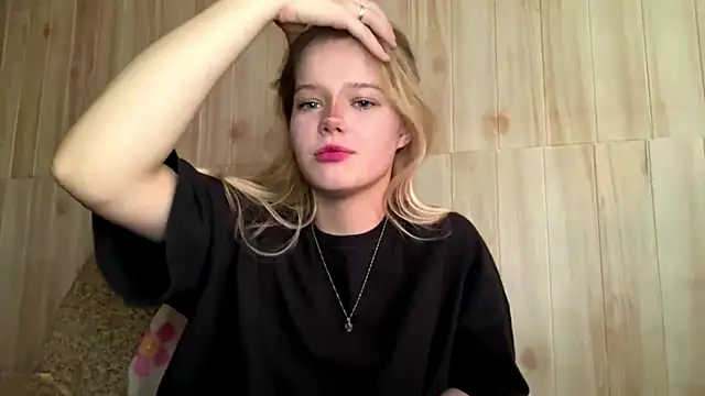 Snapshot of Malinwitch chatting on 05-25-26, 03:55 Malinwitch online show from 05-25-26, 03:55