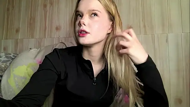 Snapshot of Malinwitch chatting on 05-27-26, 03:19 Malinwitch online show from 05-27-26, 03:19