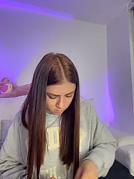EmilyCxx online show from 08-05-26, 03:33